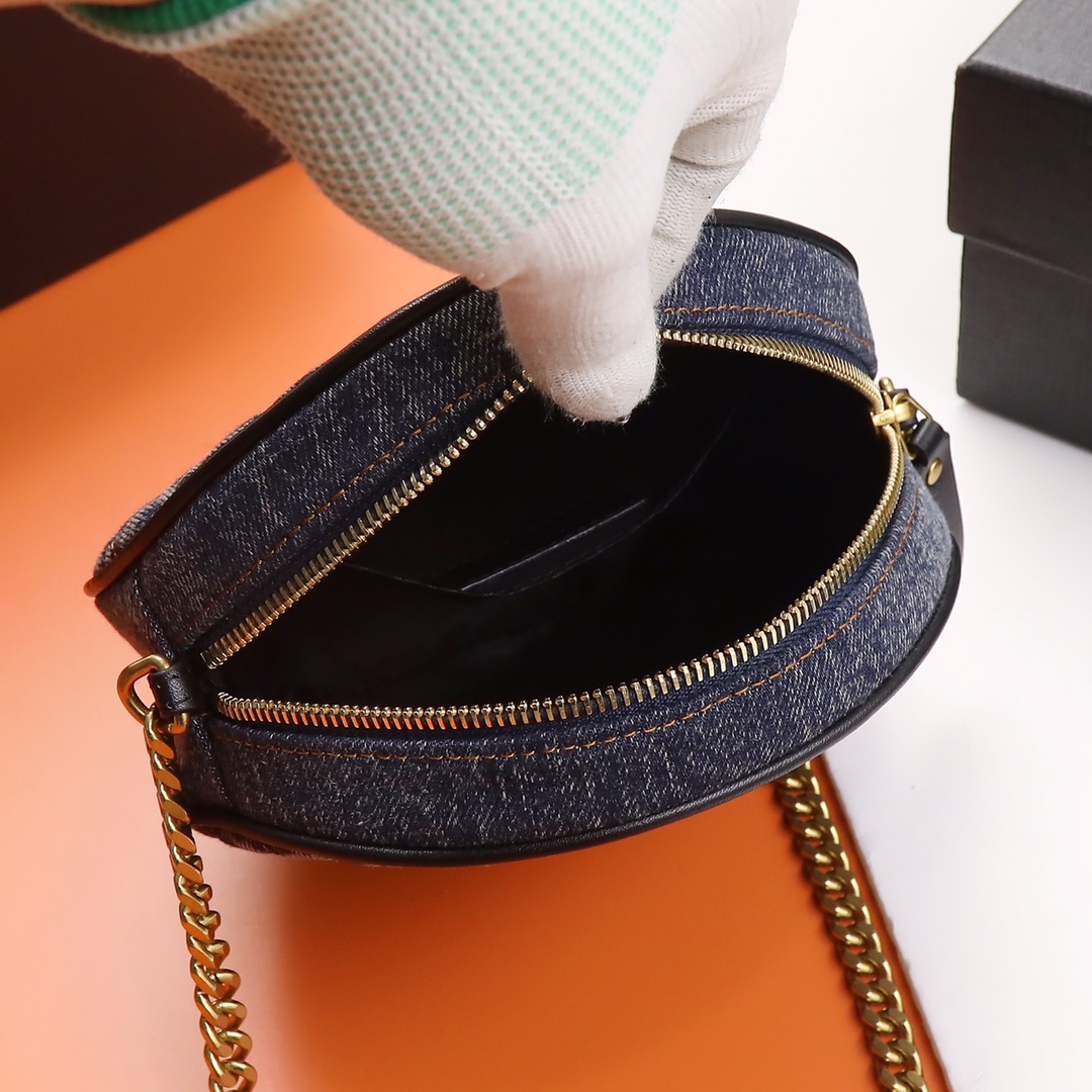 Handbags SAINT LAURENT 610436 size 17  17  5.5 cm - vstockx