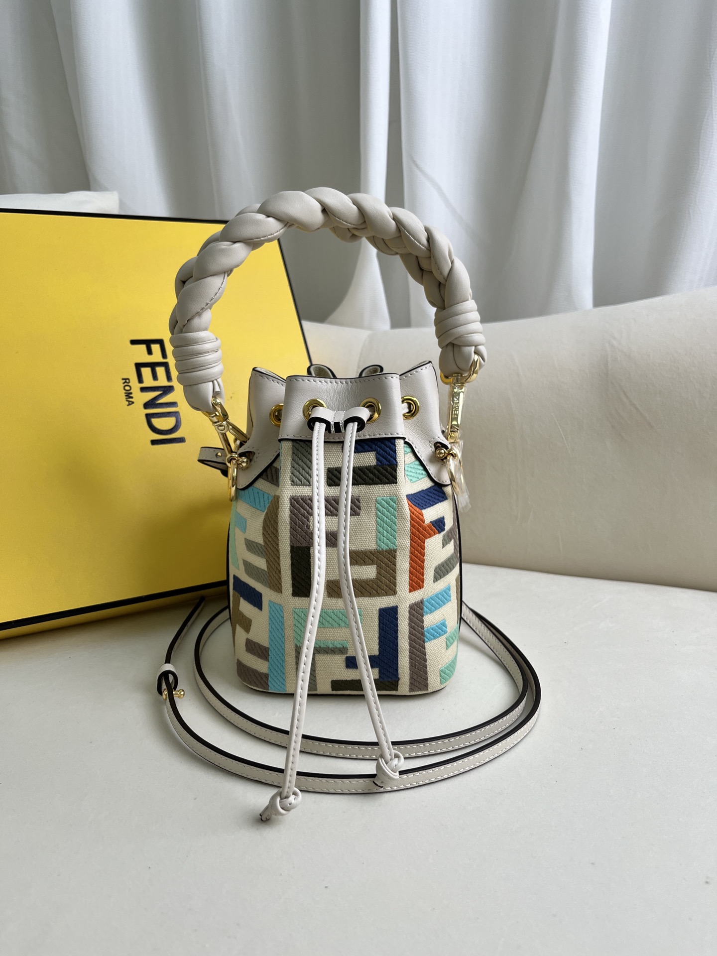 handbags FENDI 038 size:12*18*10cm - vstockx