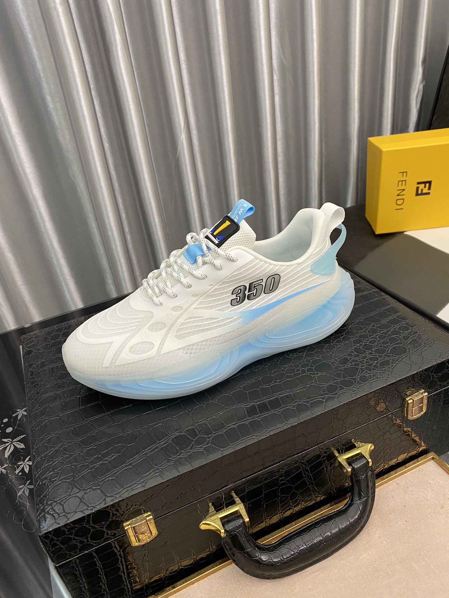 Fendi Low Top Sneakers 4 - vstockx