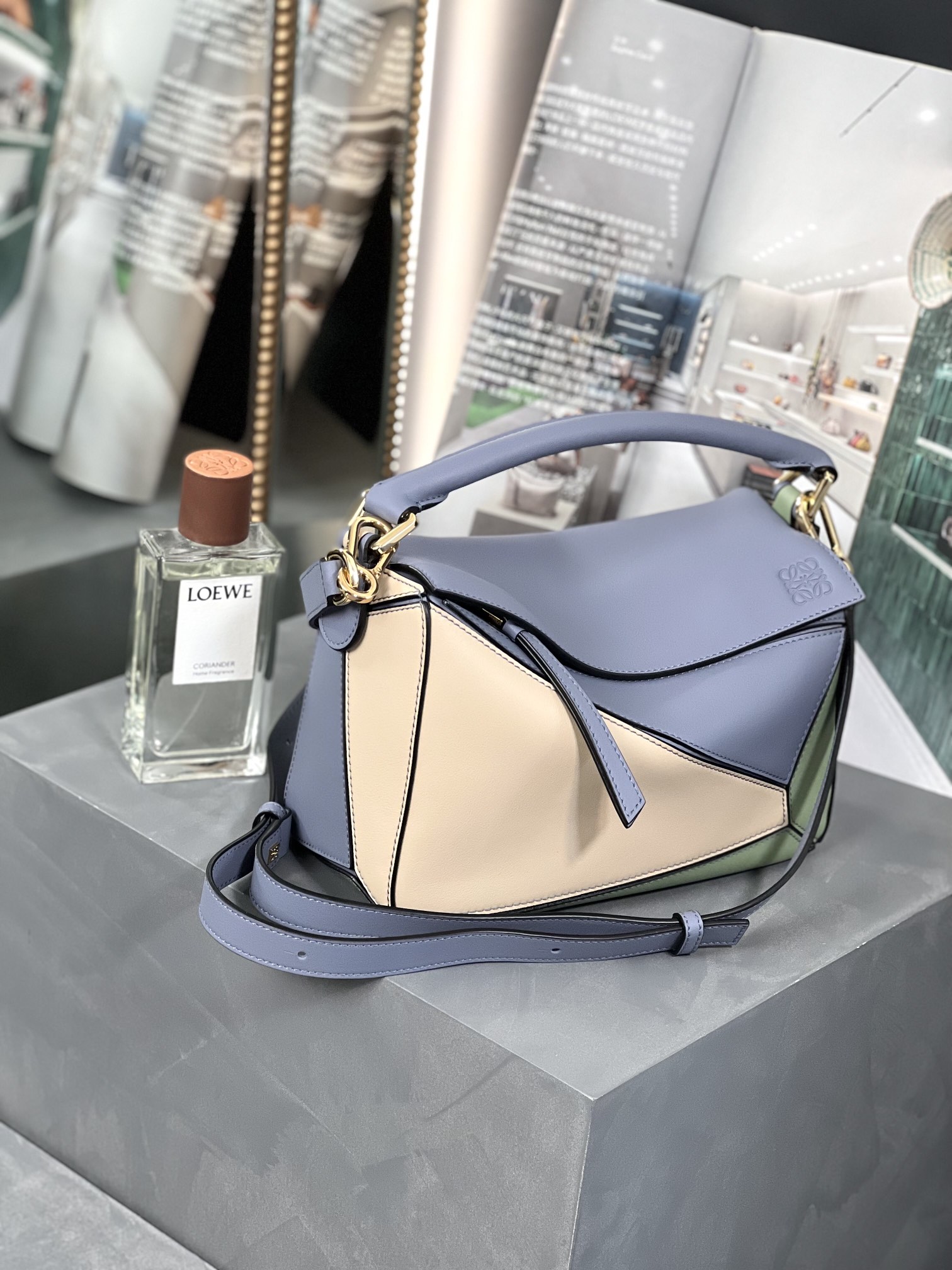Handbags LOEWE ZP size:2414-11 cm - vstockx