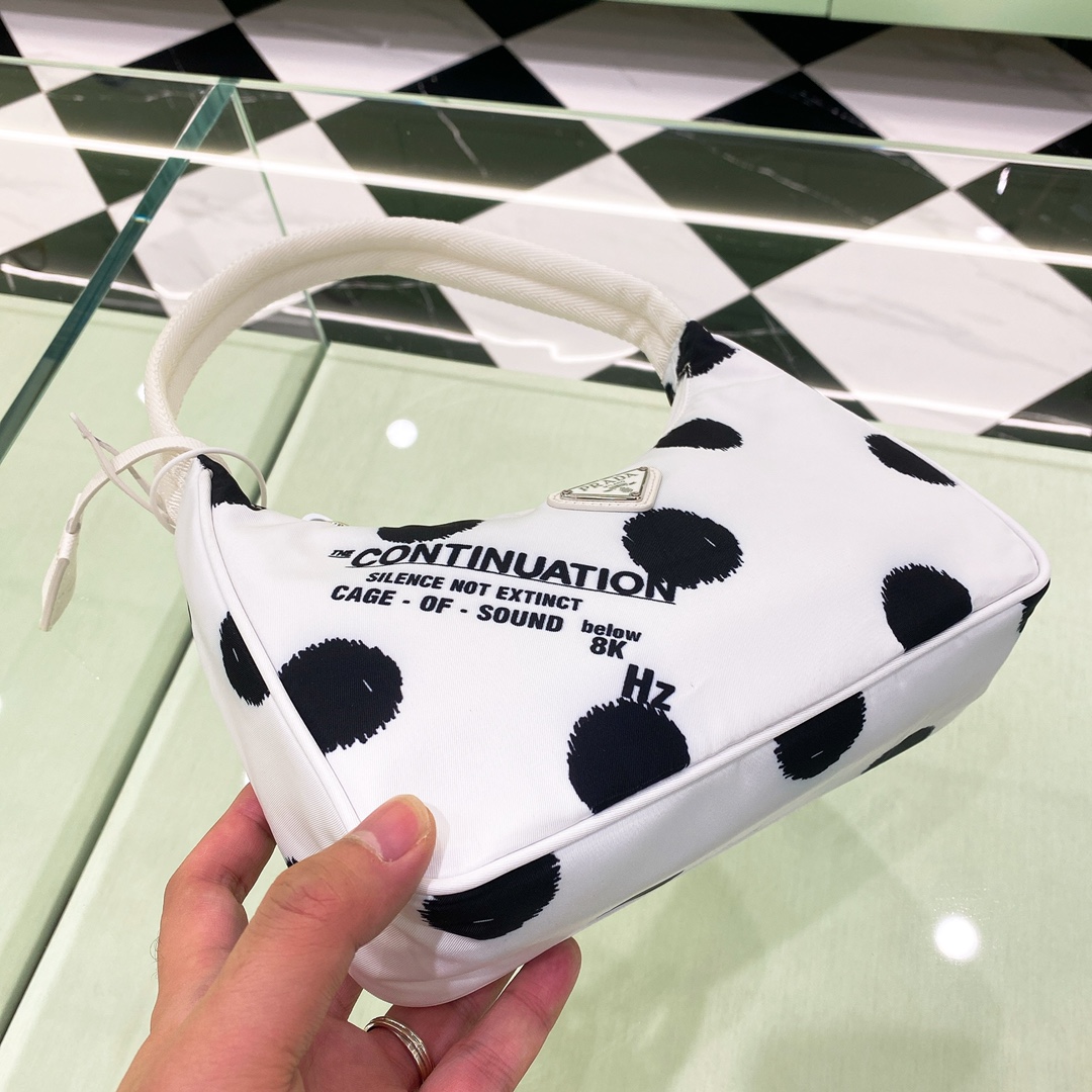 handbags prada Hobo 1NE515 re-edition 2000 Size:22*17*6 - vstockx