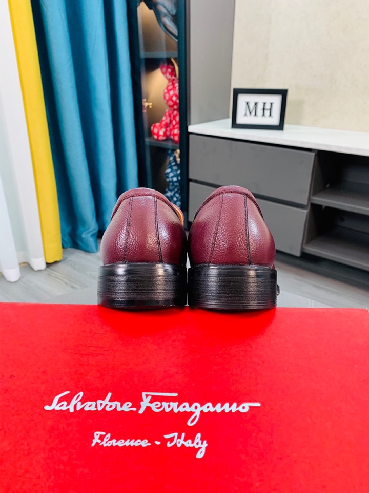 Salvatore Ferragamo Boots 32 - vstockx