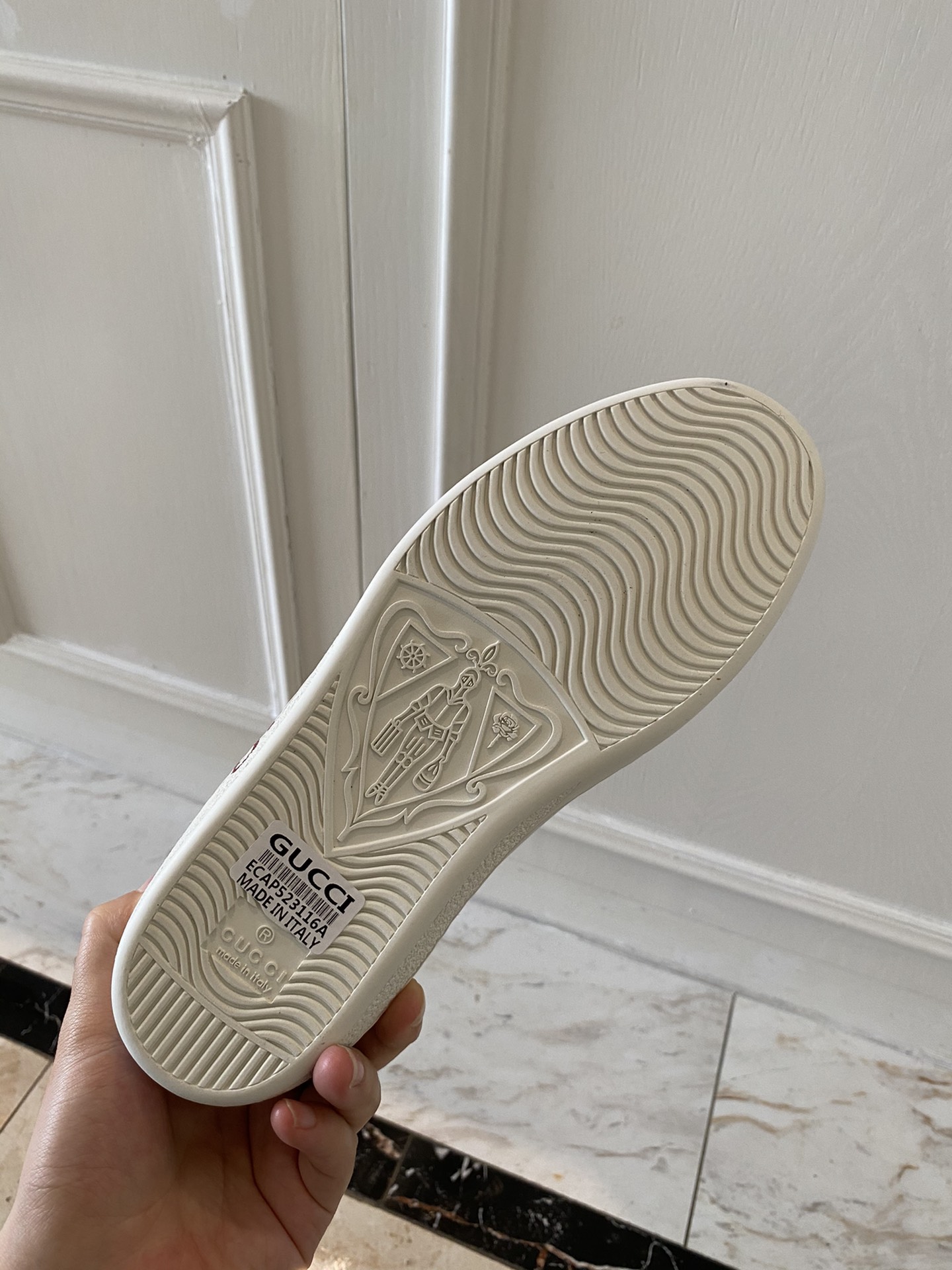 Gucci Women's Ace sneaker with bee sneaker 4 - vstockx