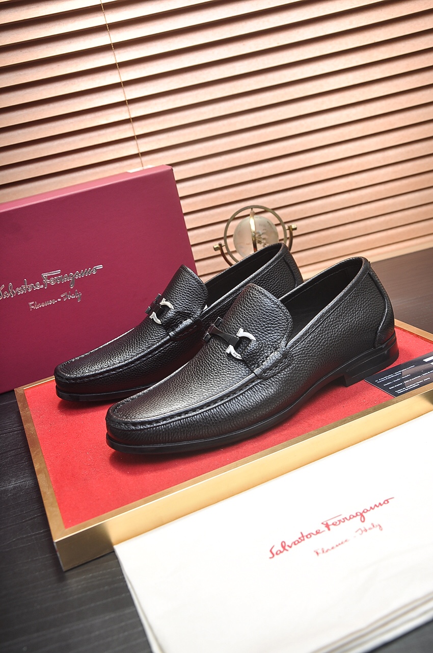 Salvatore Ferragamo Boots 4 - vstockx