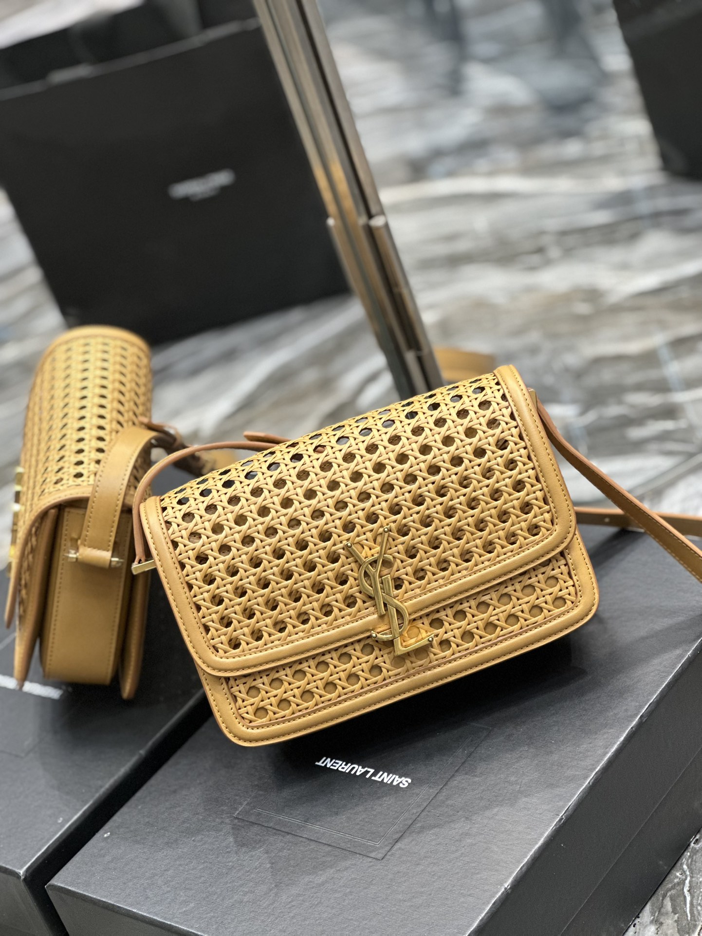 Handbags SAINT LAURENT 634305 size 23x16x6 cm - vstockx