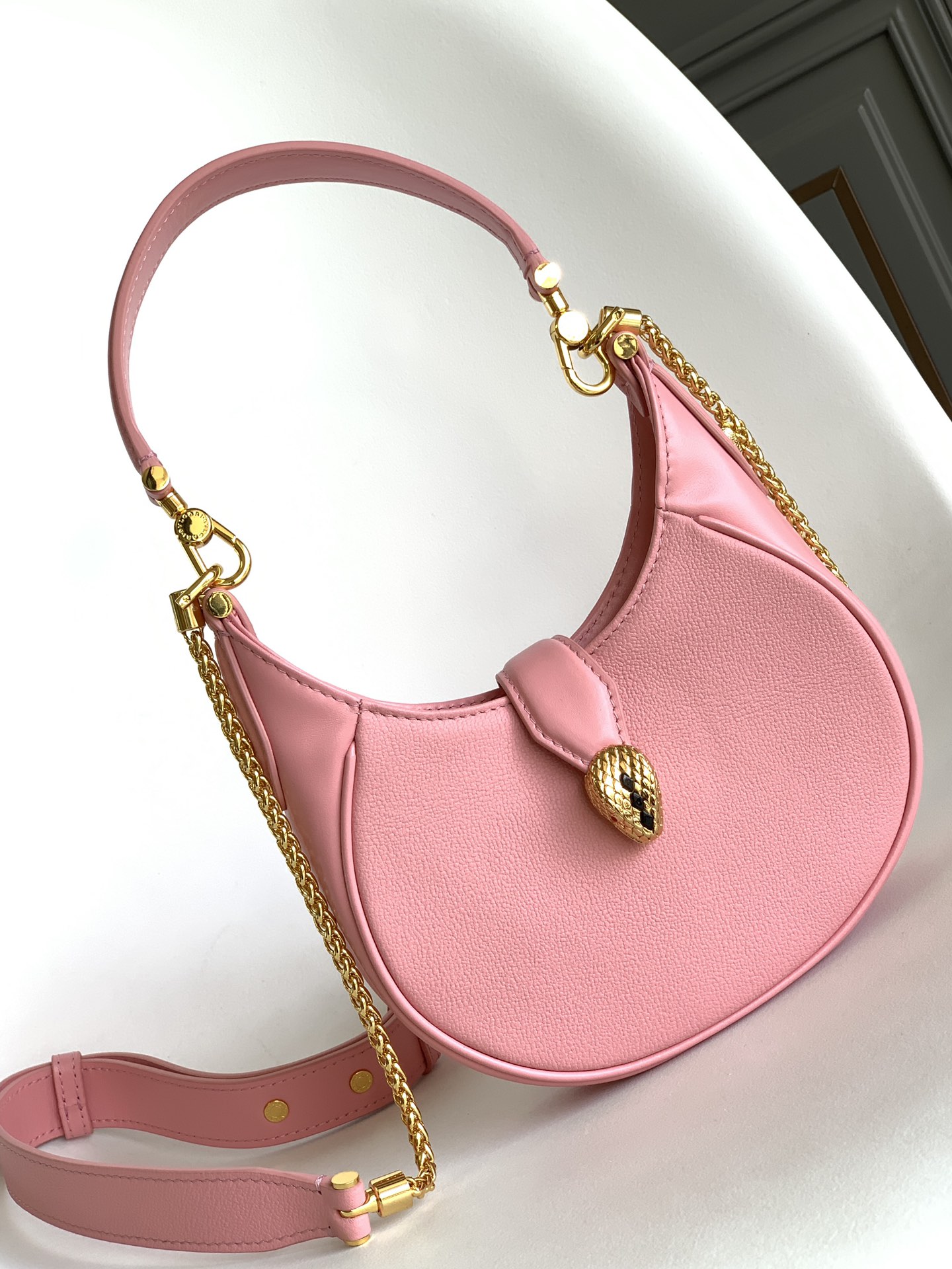 Handbags Bvlgari 2916340801 size:19.5*20*5 cm - vstockx