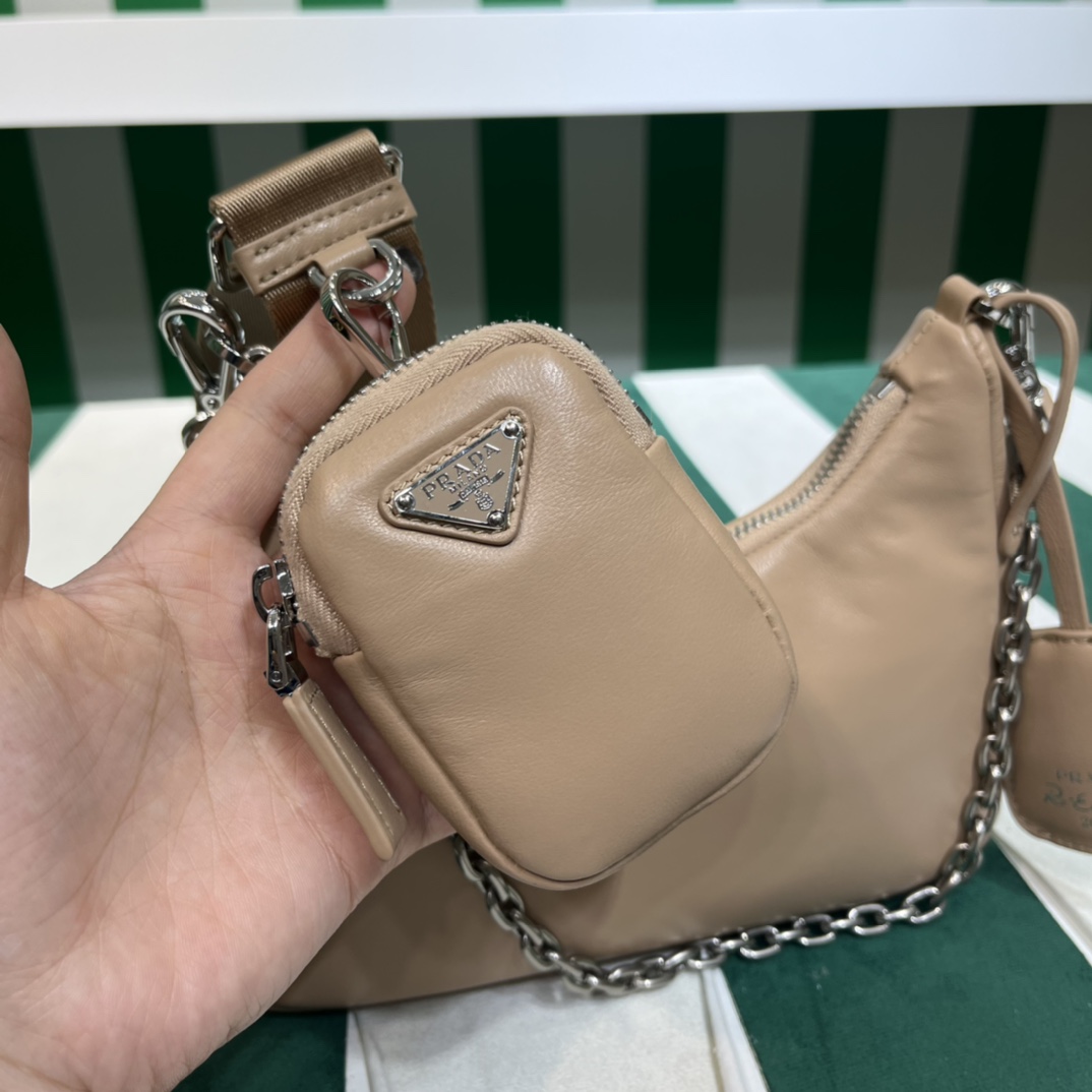 Handbags Prada 1BH240 size:22*12*6 cm - vstockx