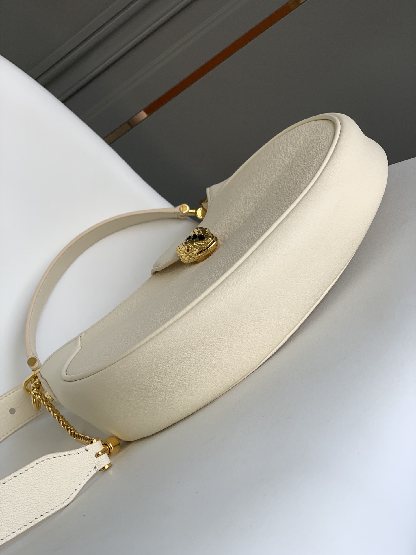 Handbags Bvlgari 2916400511 size:25.5*25*5.5 cm - vstockx