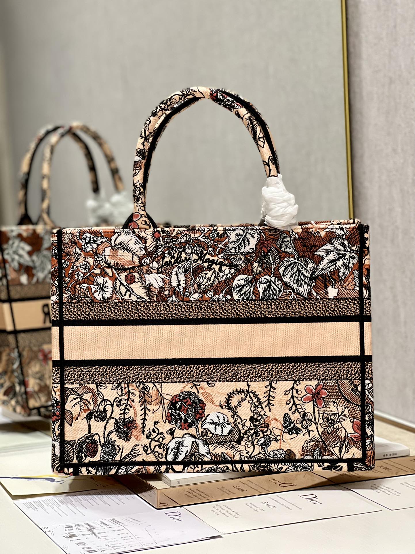 Handbag Dior 1286 size 36  28 cm - vstockx