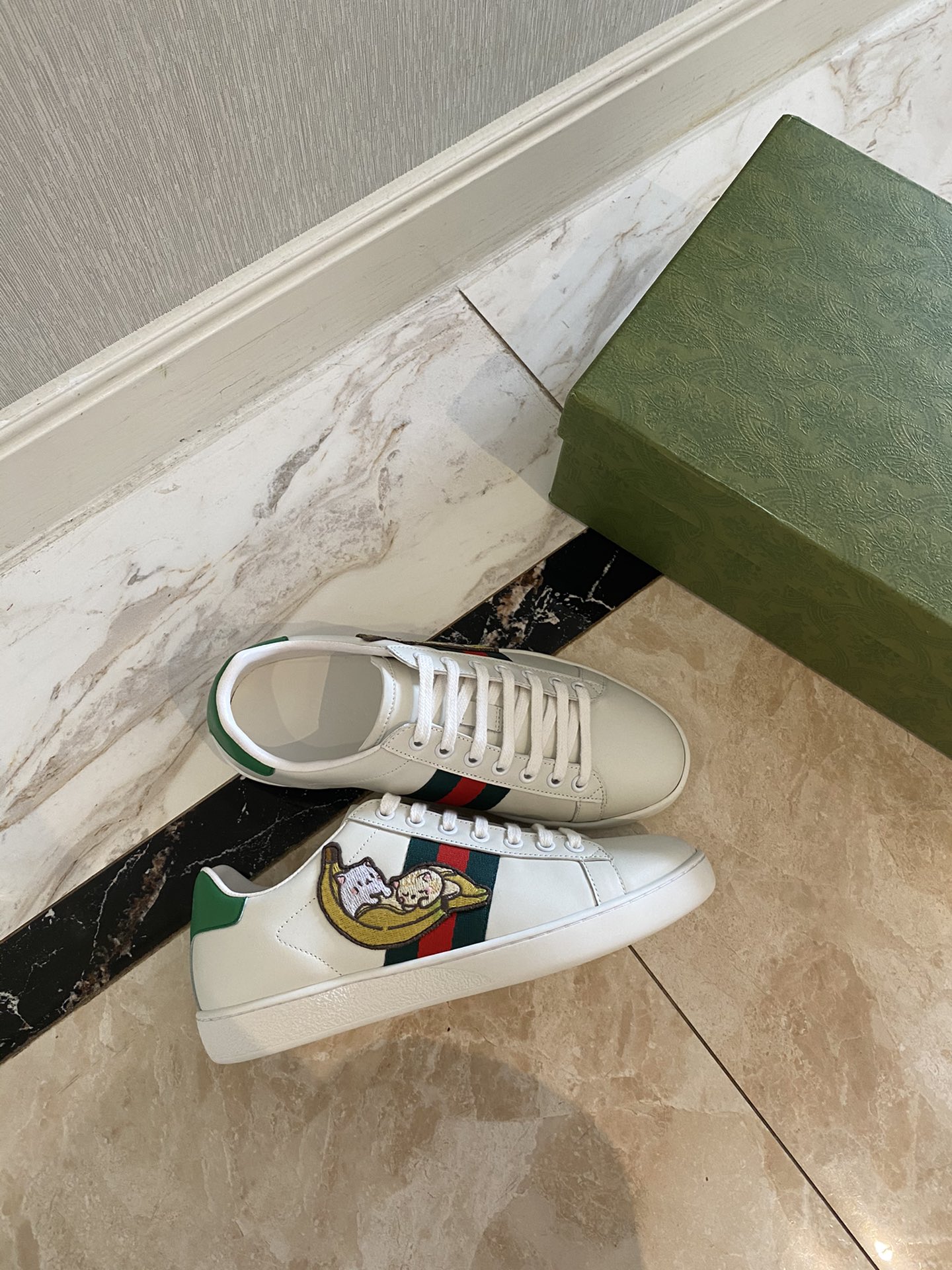 Gucci Women's Ace sneaker with bee sneaker 4 - vstockx
