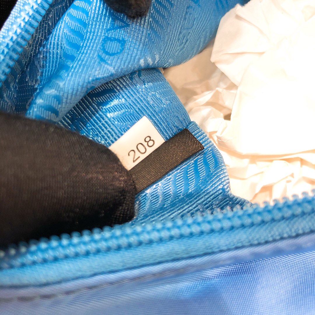 handbags prada Hobo 1NE515 Re-edition 2000 Size:22*17*6 - vstockx