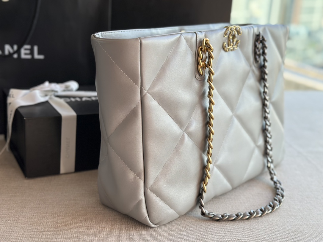 Handbag Chanel AS366 size 24 X41 X10 cm - vstockx