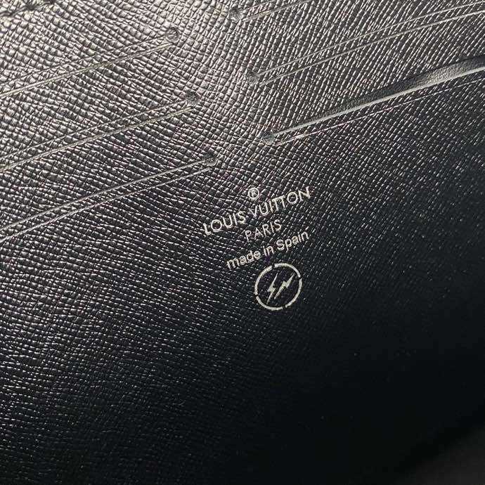 Handbag Louis Vuitton M64440 size 27  20  3cm - vstockx