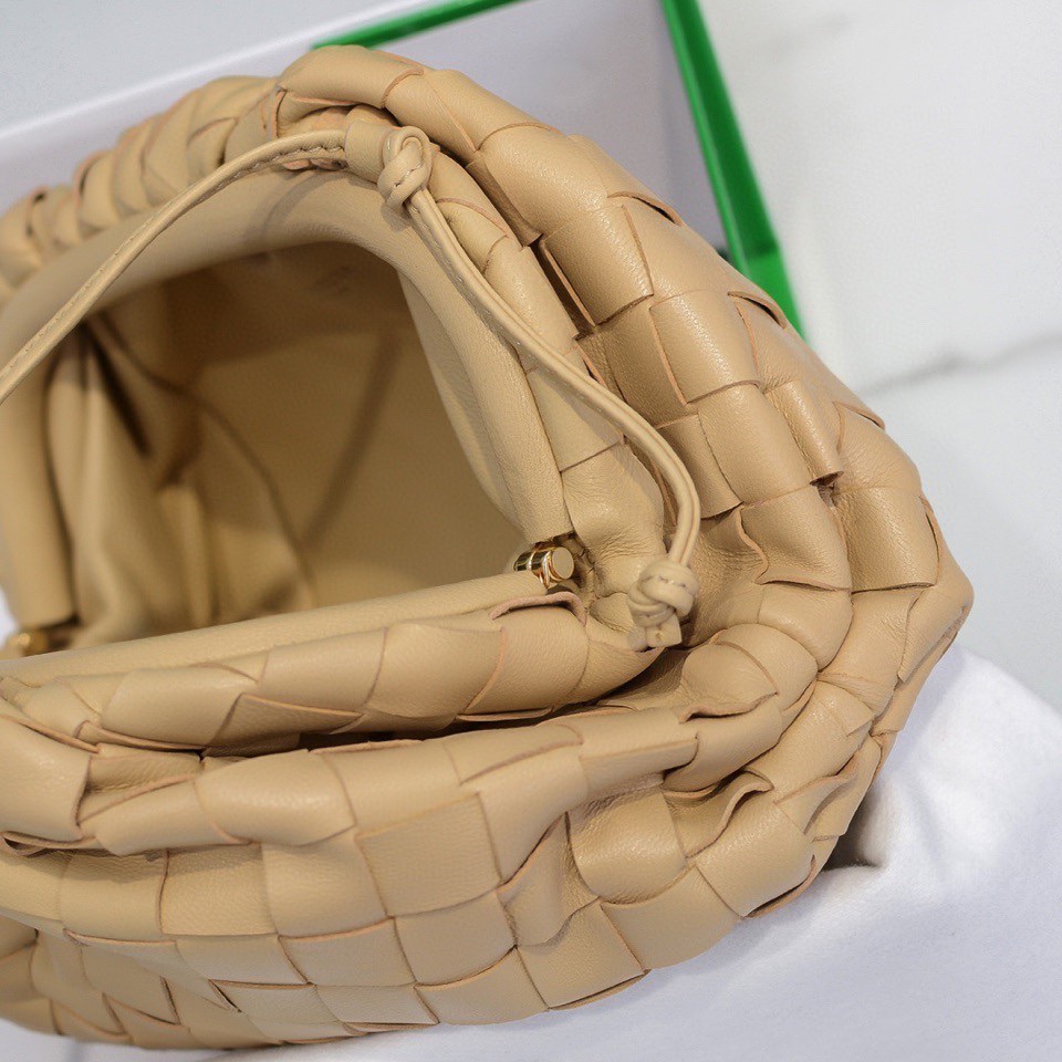 handbags Bottega Veneta The pouch size:23*13*8 - vstockx