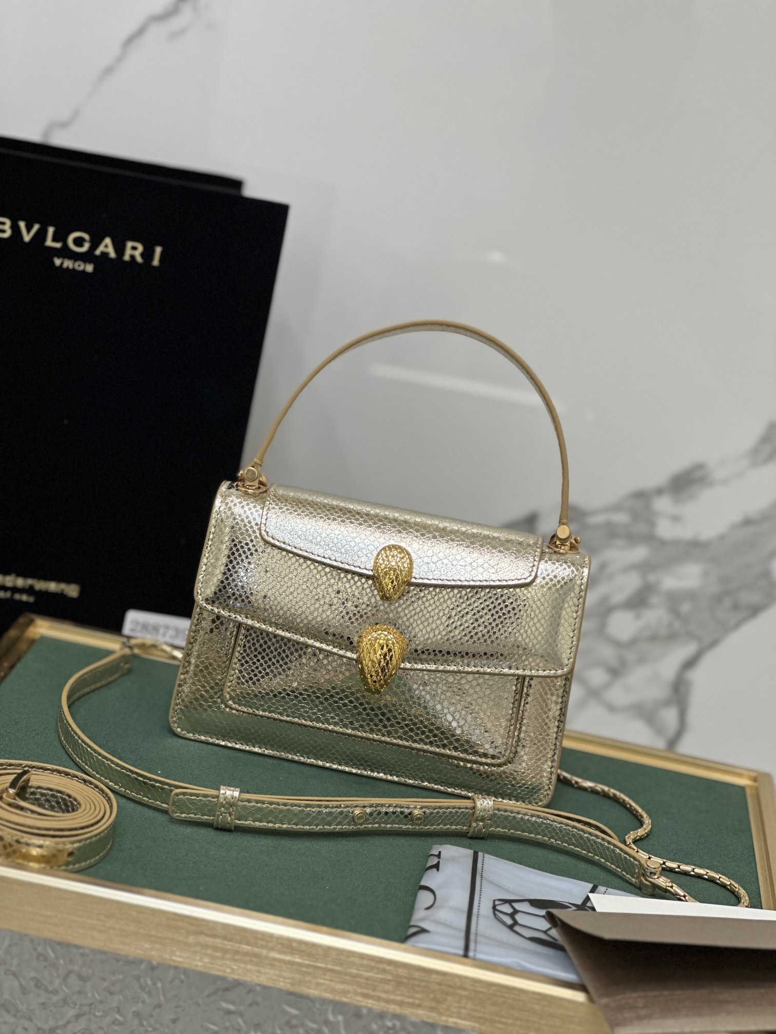 Handbags Bvlgari 288739 size:18.5*13*6.5 cm - vstockx
