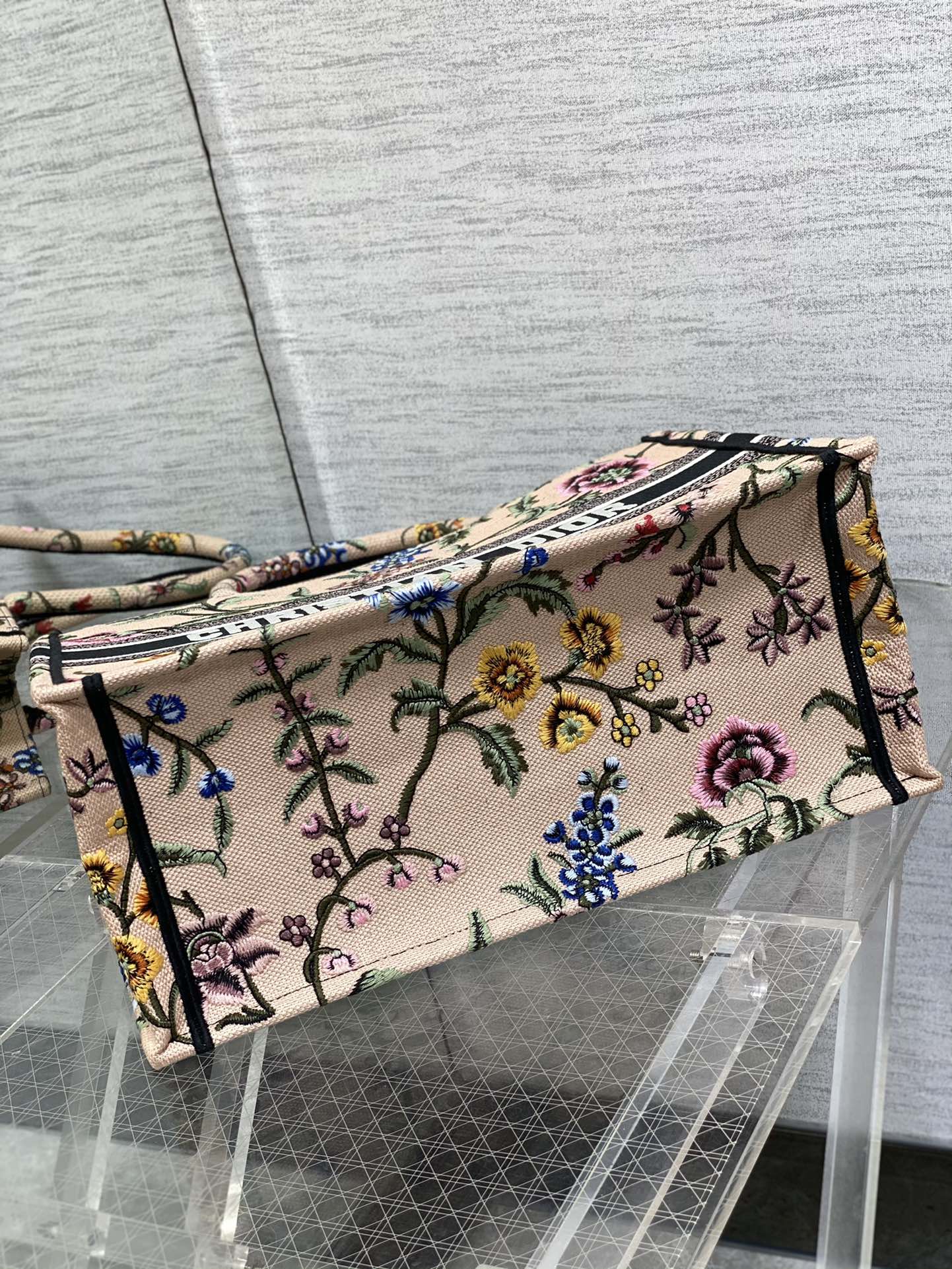 Handbag Dior size 36*18*28 cm - vstockx