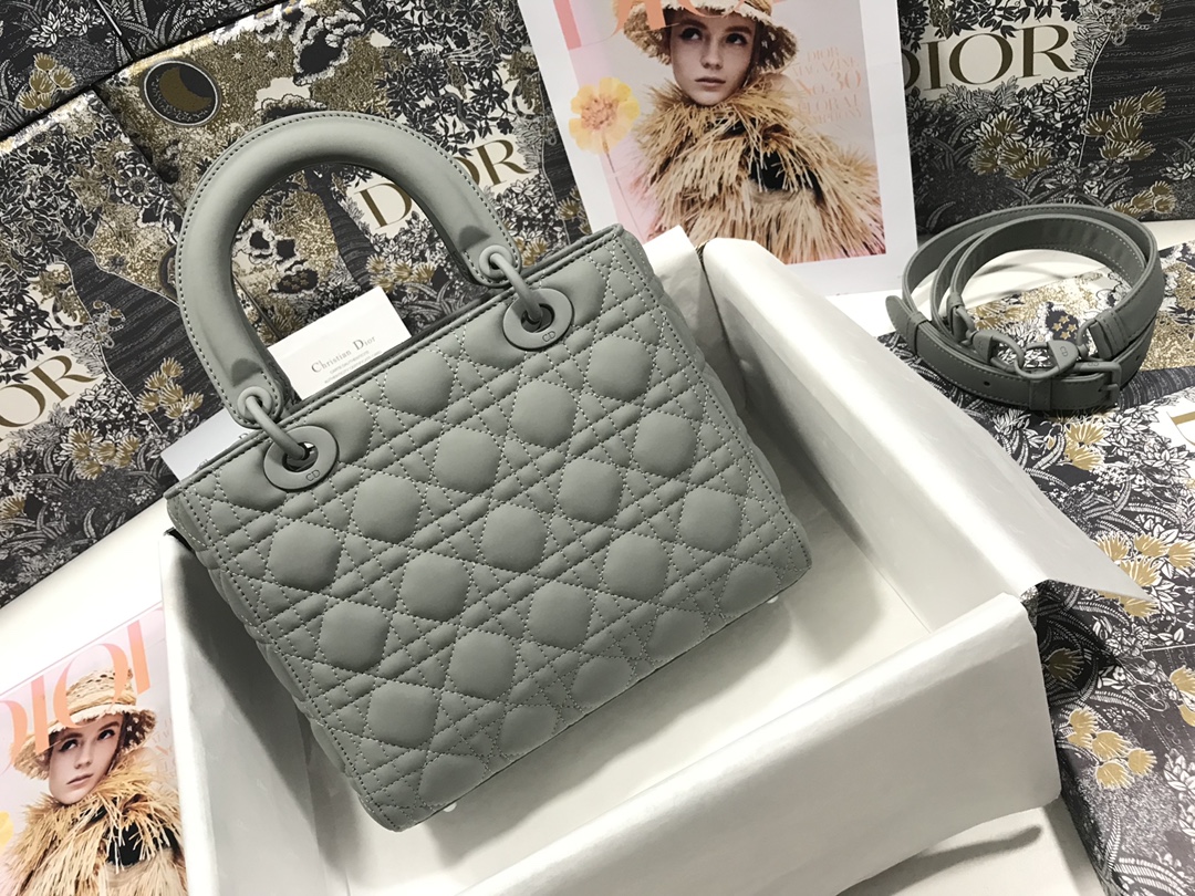 Handbag Dior M0565 size 24 x 20 x 11 cm - vstockx
