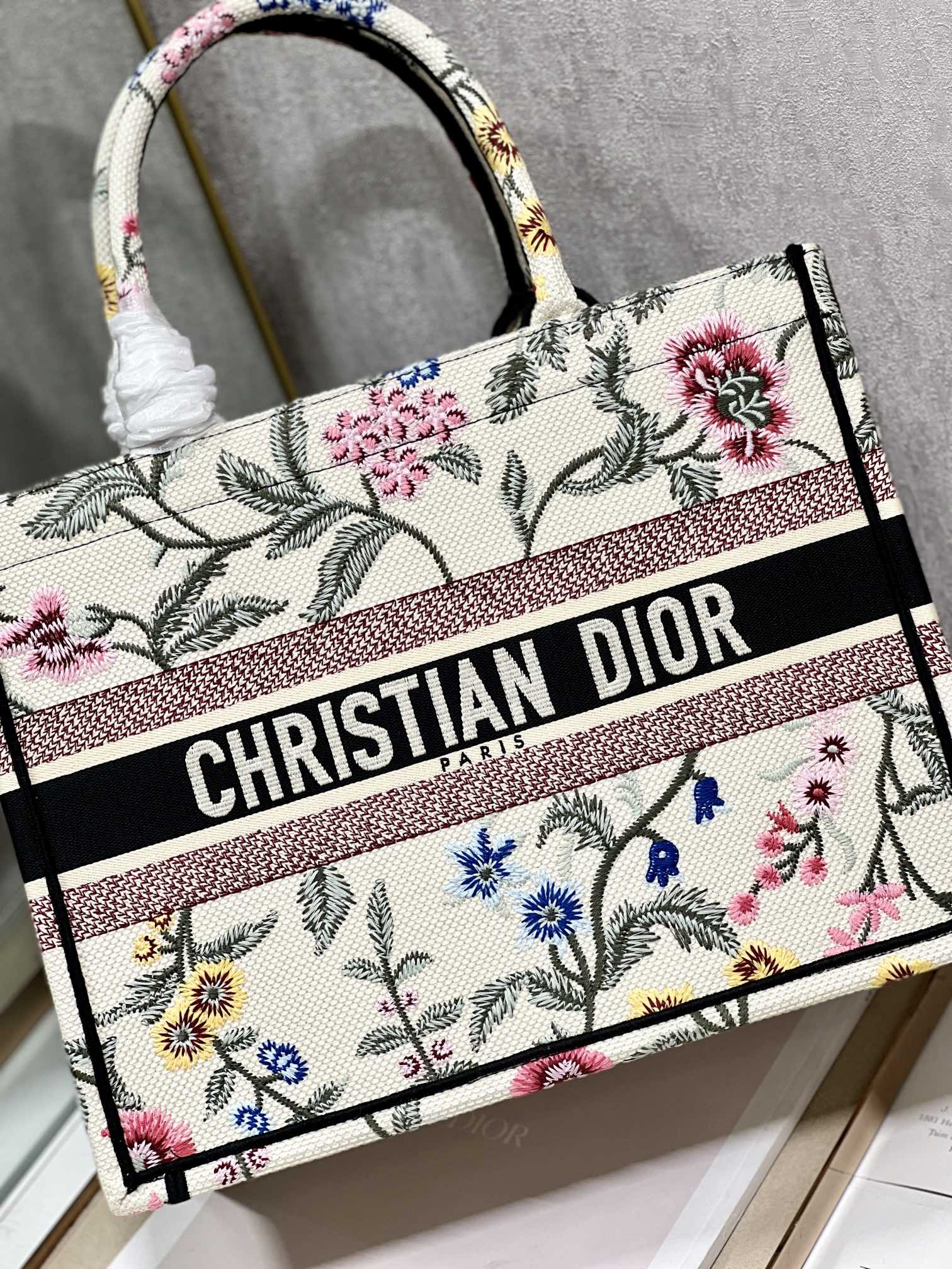 Handbag Dior 1286 size 36  28 cm - vstockx