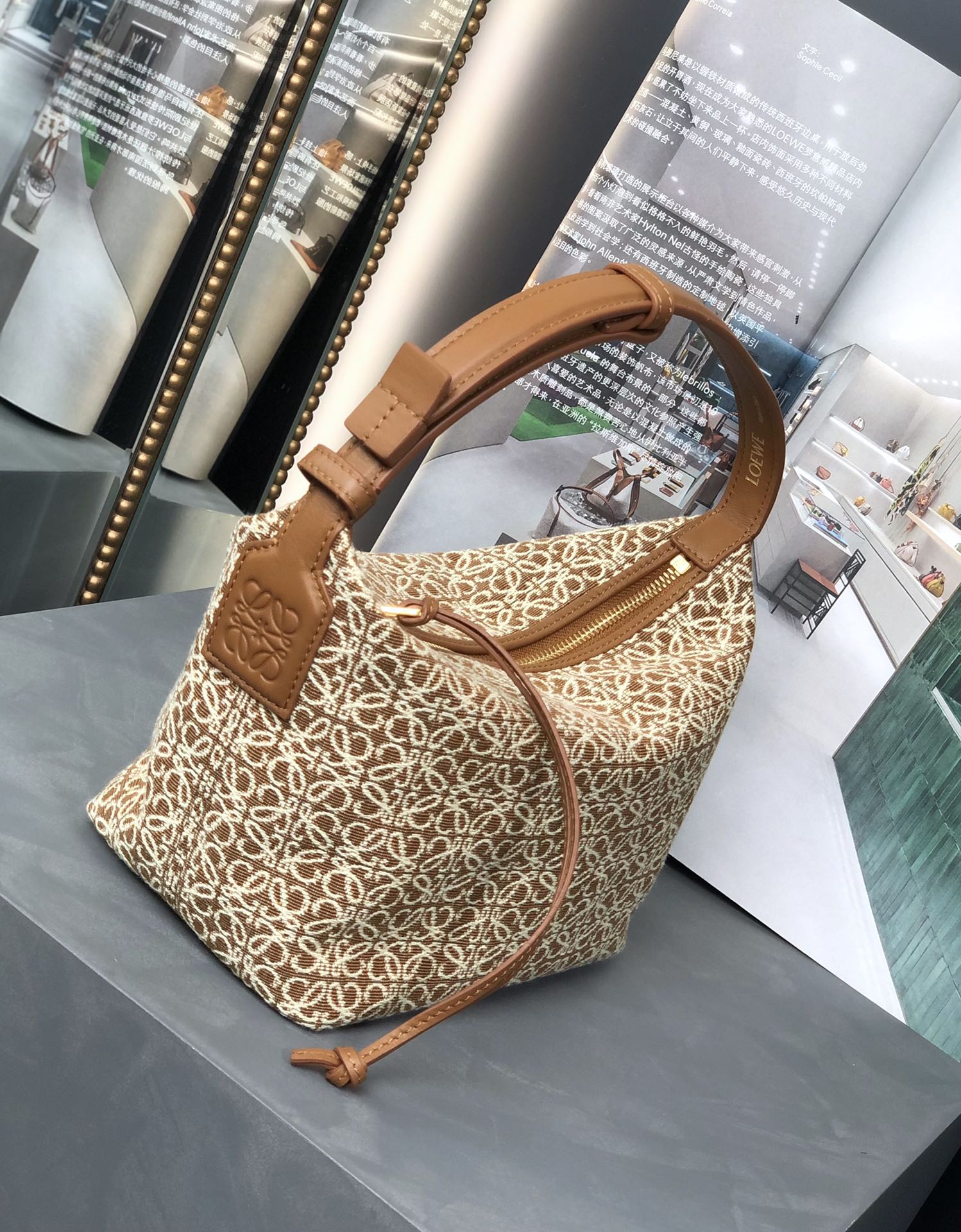 Handbags LOEWE  size:21-12-17 cm - vstockx