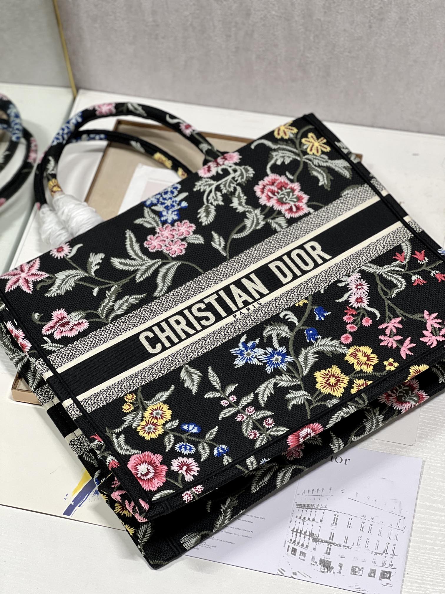 Handbag Dior 1286 size 42  35  18.5 cm - vstockx