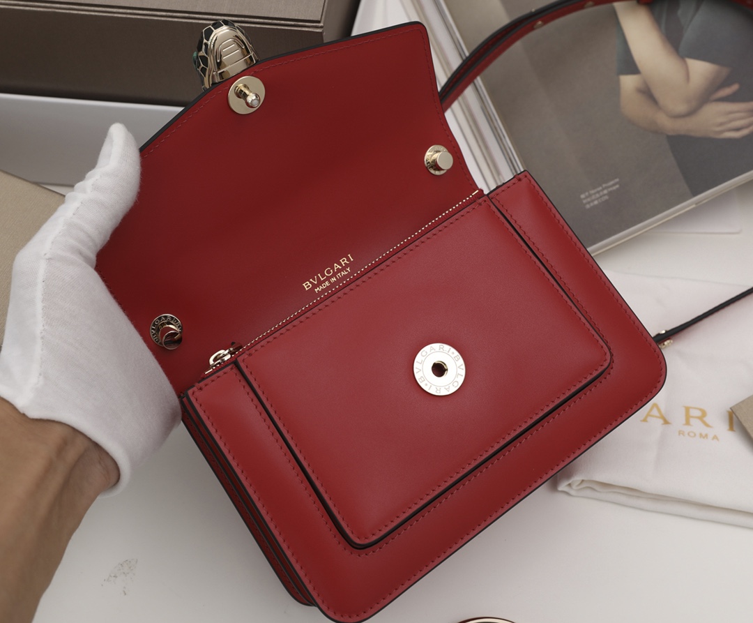 Handbags Bvlgari 2890769950 size:19*13*7 cm - vstockx