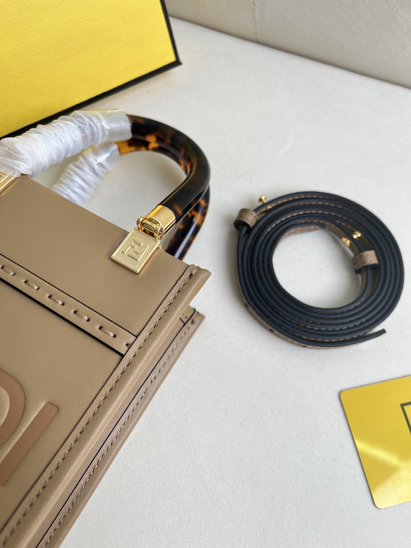 handbags FENDI 208 size:18*13*6.5 - vstockx