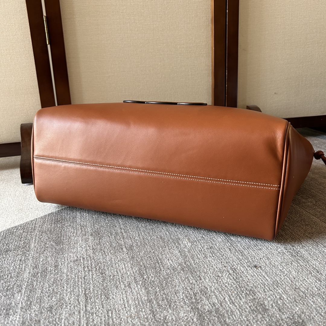 Handbags CELIN CABAS TRIOMPHE 199973 size:44 * 28 *18 cm - vstockx