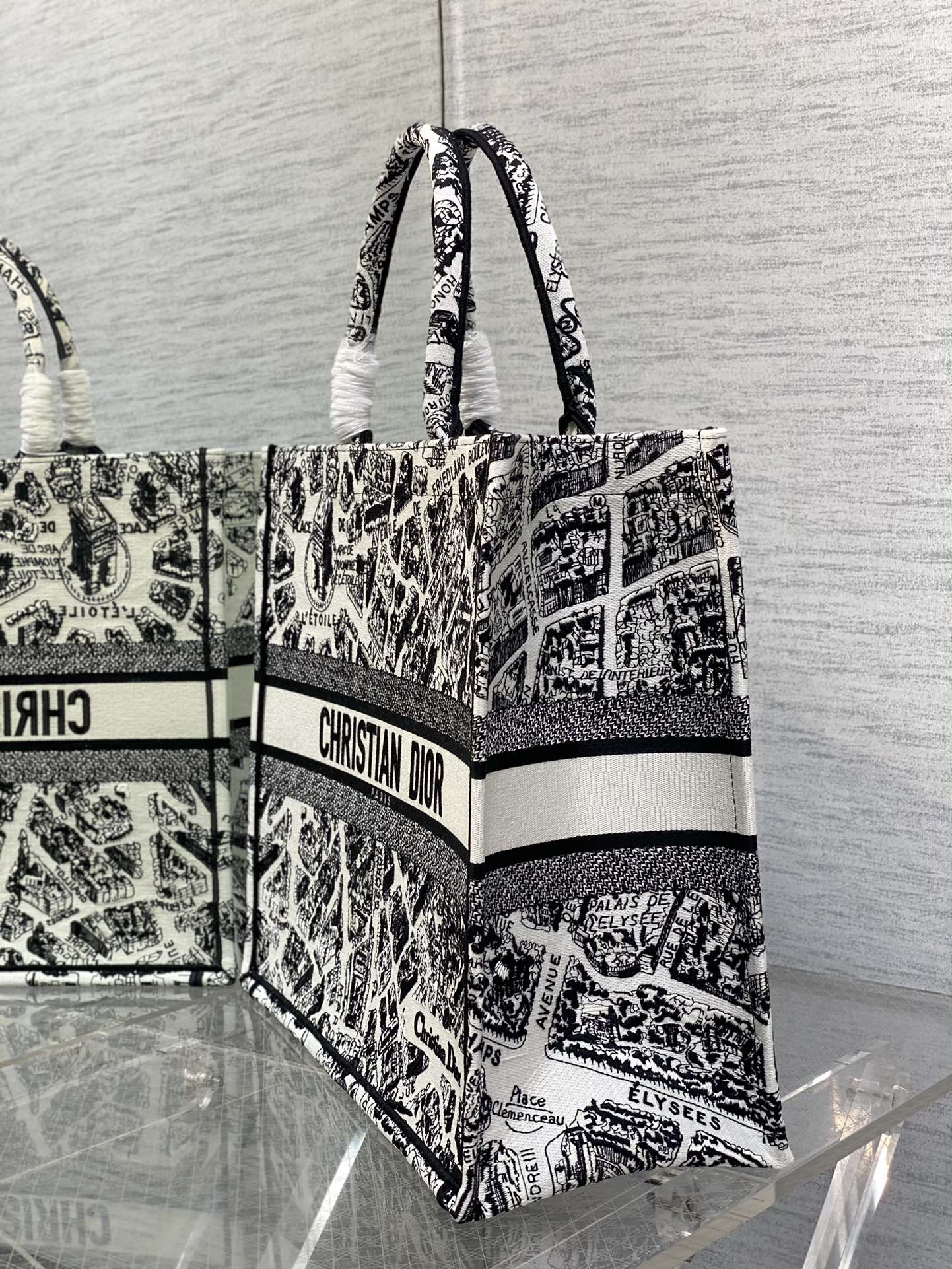 Handbag Dior size 42*18*35 cm - vstockx