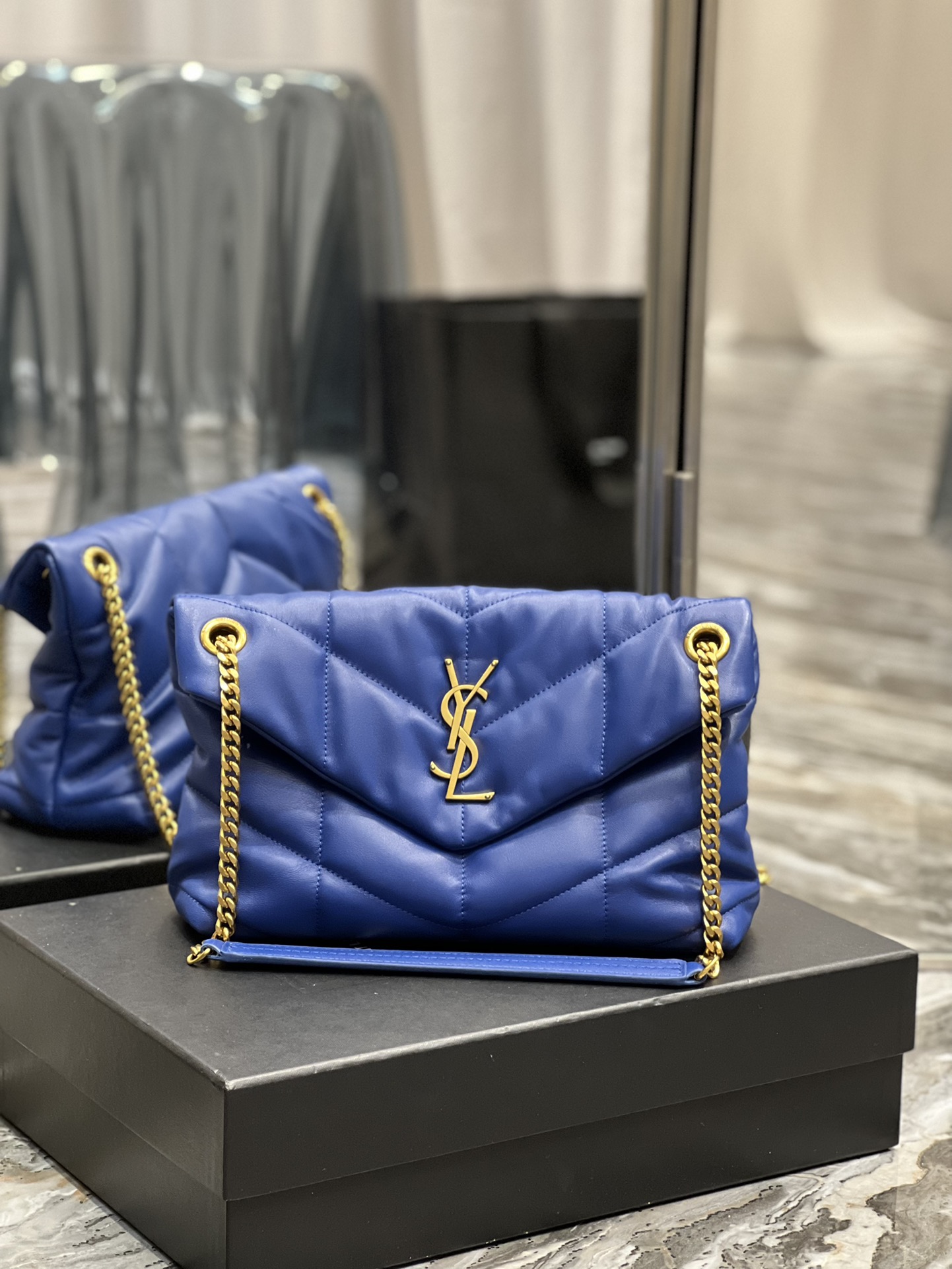 Handbags SAINT LAURENT 577476 size 29x17x11 cm - vstockx