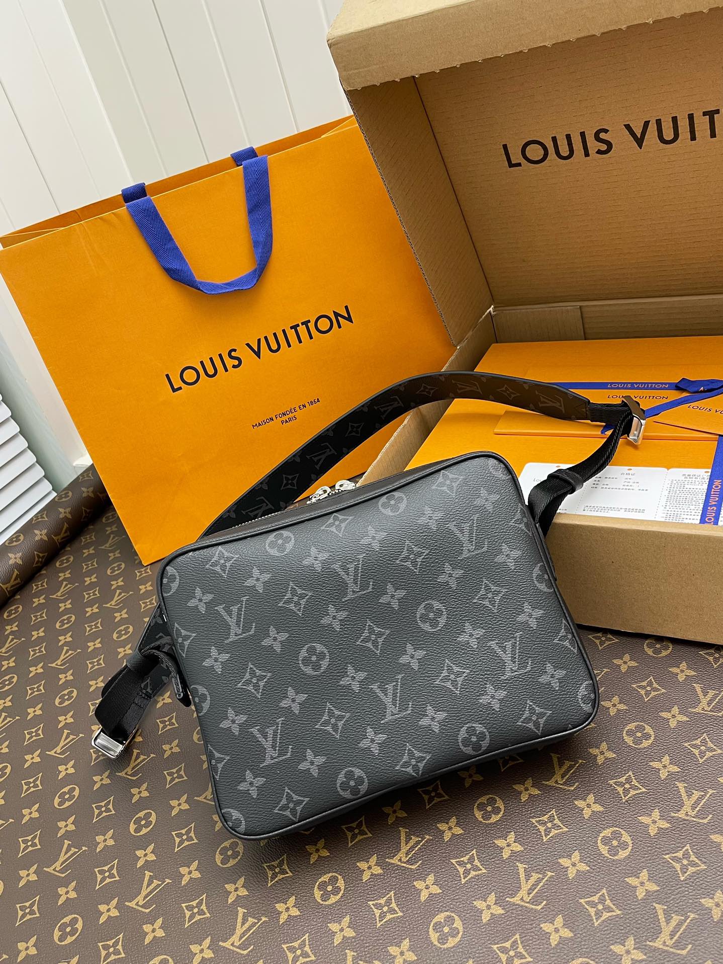 Handbags Louis Vuitton M30233 size:26*20*10.5 cm - vstockx