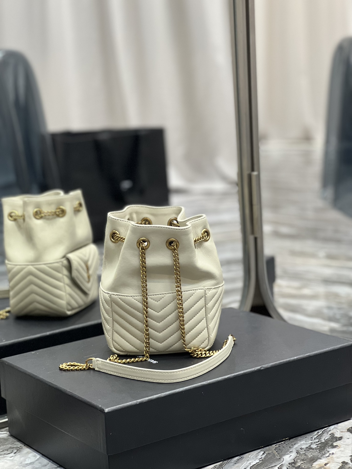 Handbags SAINT LAURENT 631052 size 19x13x13 cm - vstockx