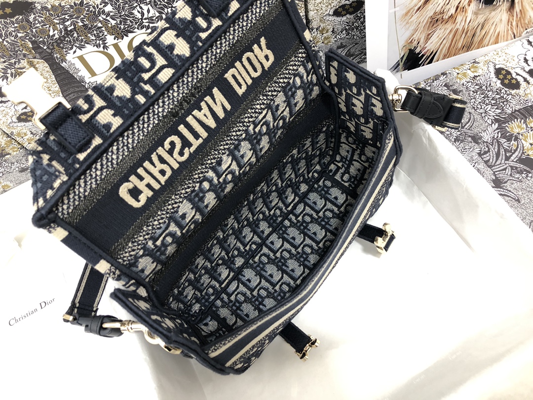 Handbag Dior M1241 size 23 x 15 x 8 cm - vstockx