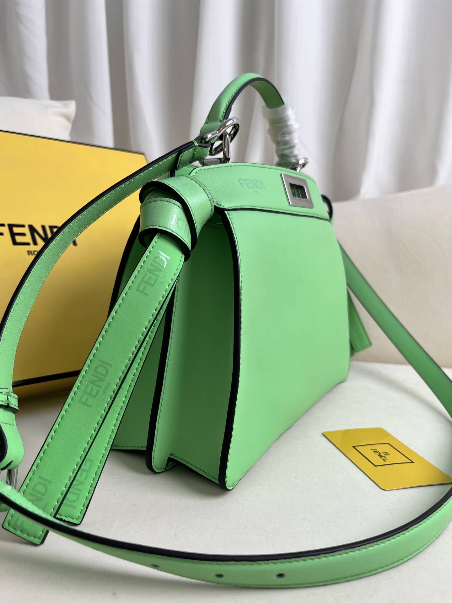 handbags FENDI 210 size:27*11*20cm - vstockx