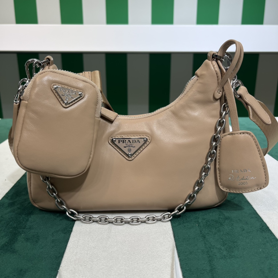 Handbags Prada 1BH240 size:22*12*6 cm - vstockx