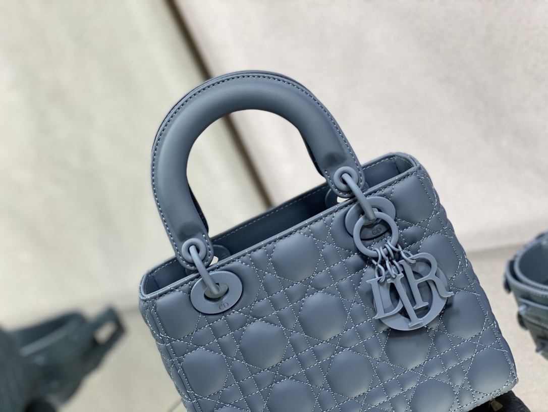 Handbag Dior size 20 cm - vstockx