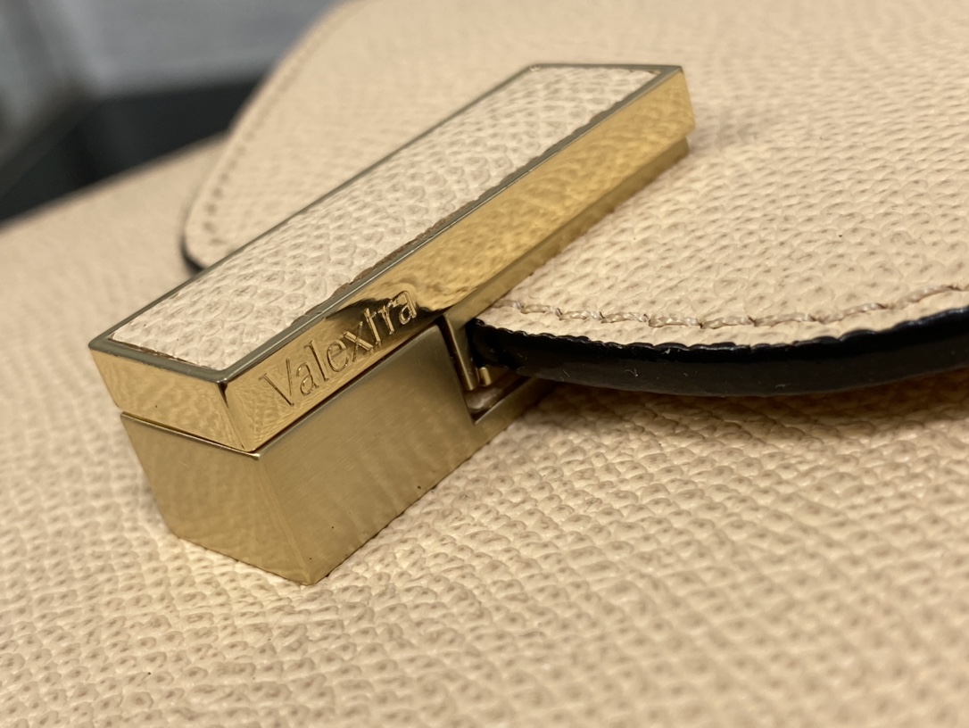 Handbag VALEXTRA size *'* - vstockx