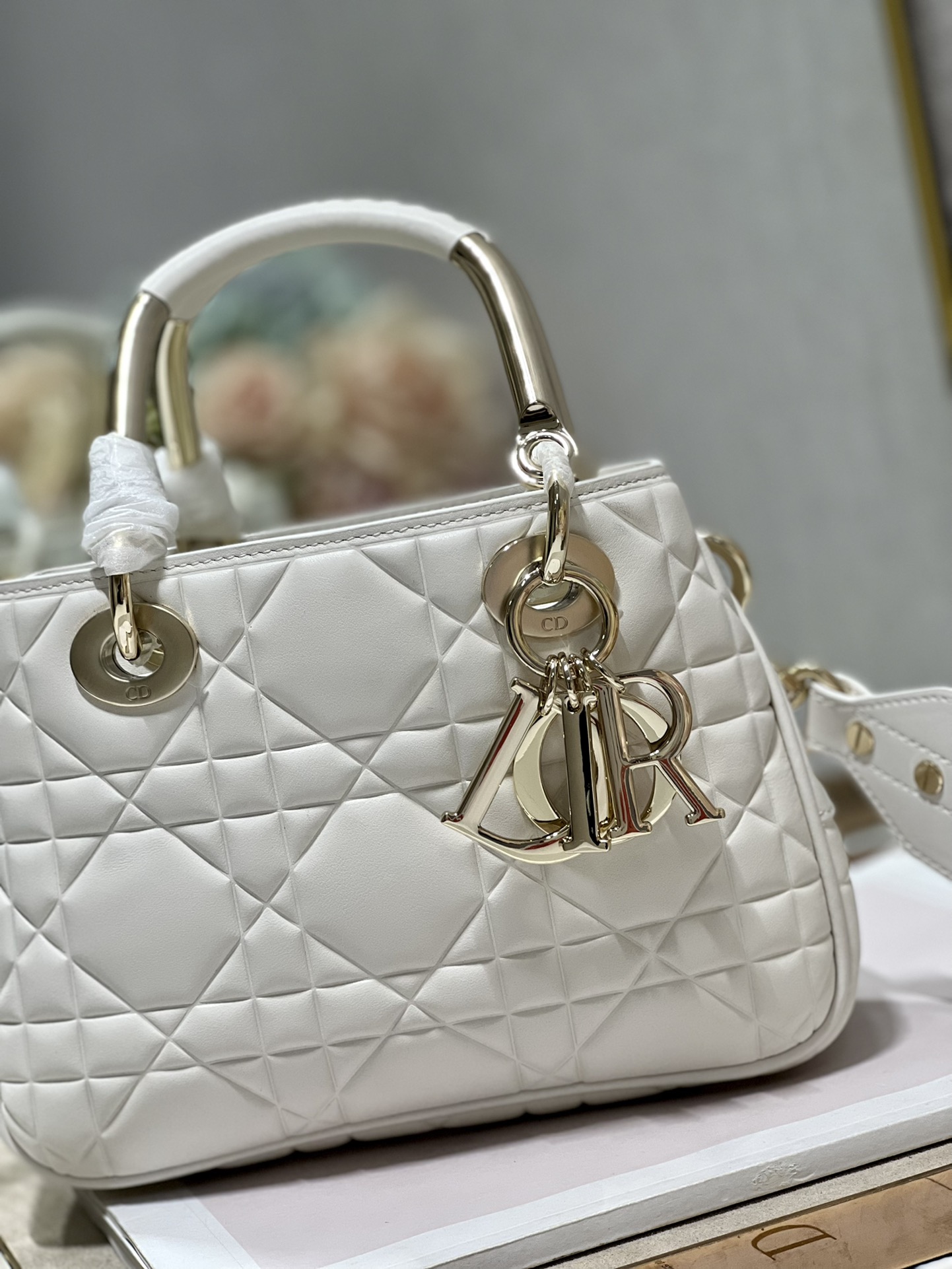 Handbag Dior 1202 size 23  26  8 cm - vstockx