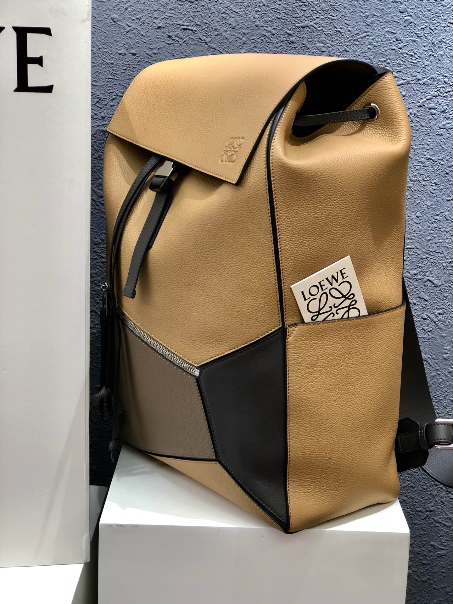 Handbags LOEWE ykk size:33x44.5x19 cm - vstockx