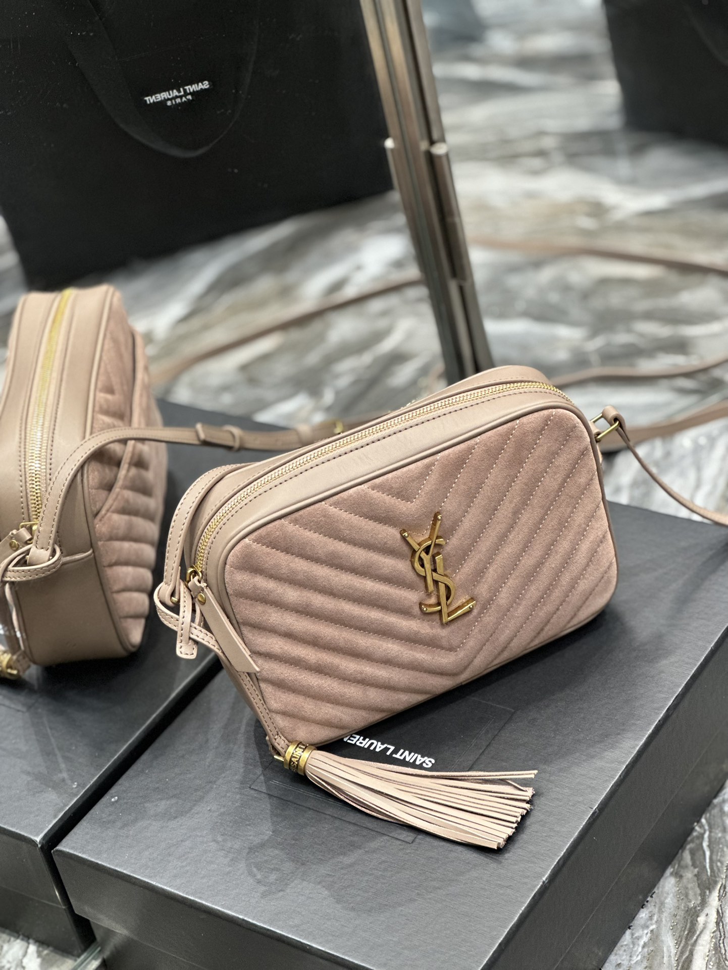 Handbags SAINT LAURENT 520534 size 23x16x6 cm - vstockx