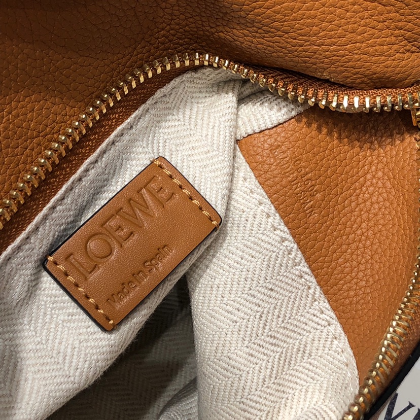 Handbags LOEWE ZP size:2414-11 cm - vstockx