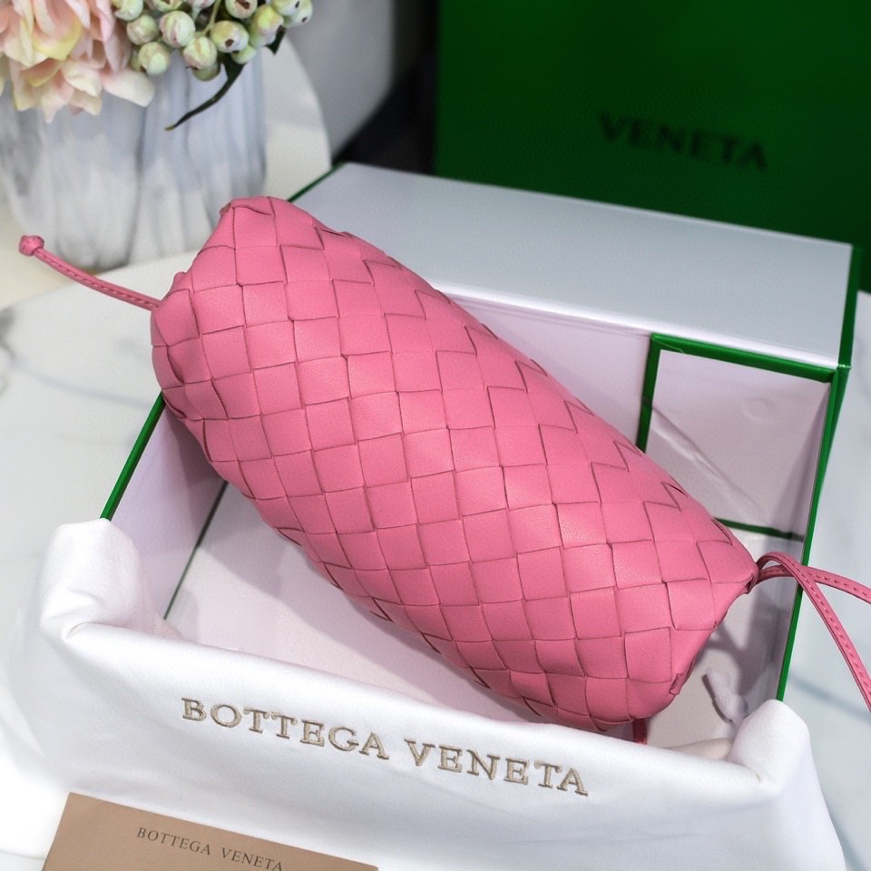 handbags Bottega Veneta The pouch size:23*13*8 - vstockx