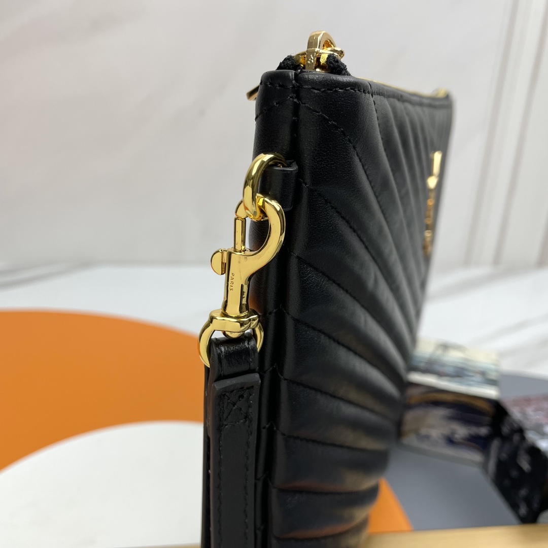 Handbags SAINT LAURENT 440222 size 36x24.5x2.5 cm - vstockx