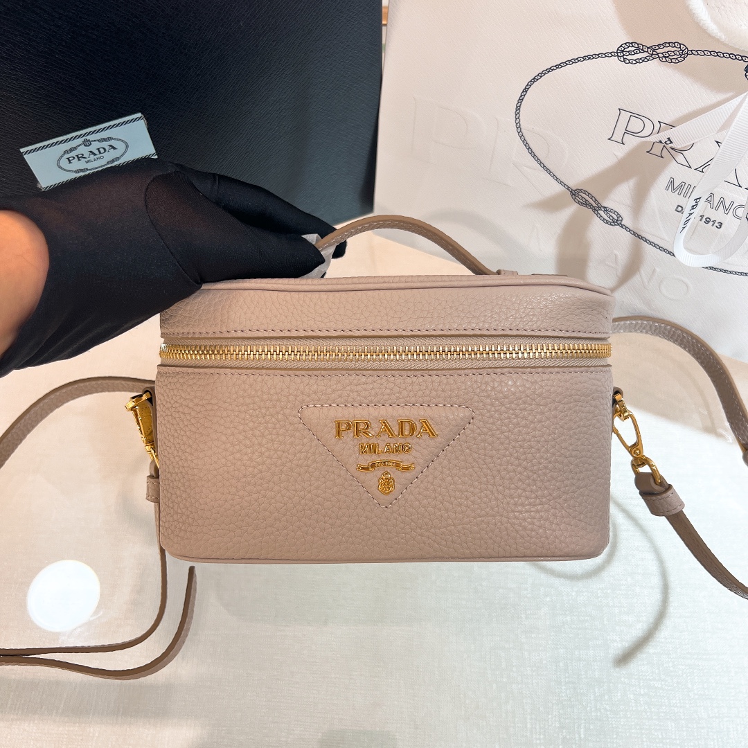 handbags prada 1BH202 18*11.5*7.5 - vstockx