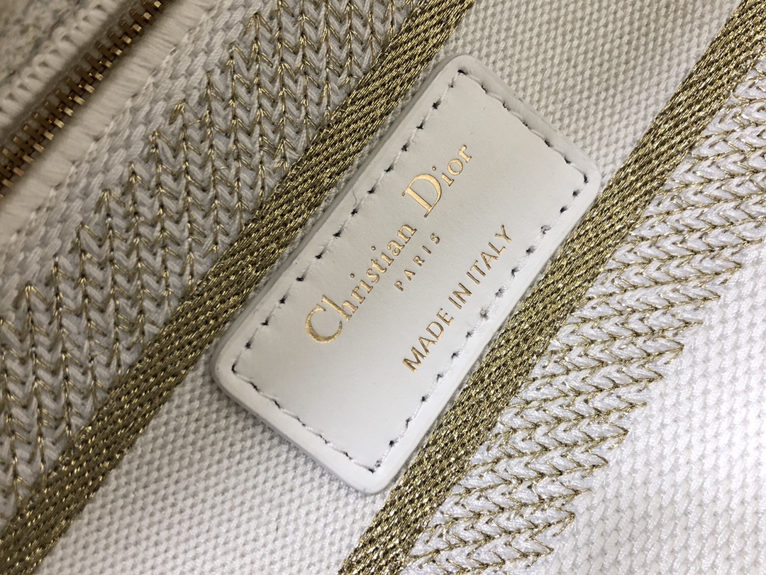 Handbag Dior M0565 size 24 x 20 x 11 cm - vstockx