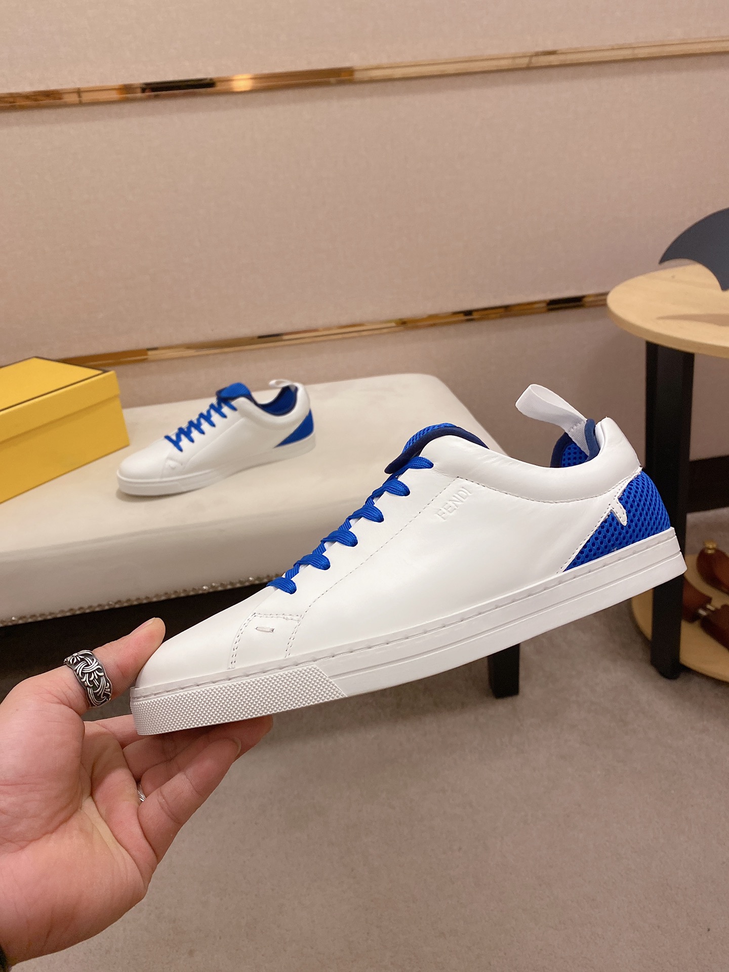 Fendi Low Top Sneakers 23 - vstockx