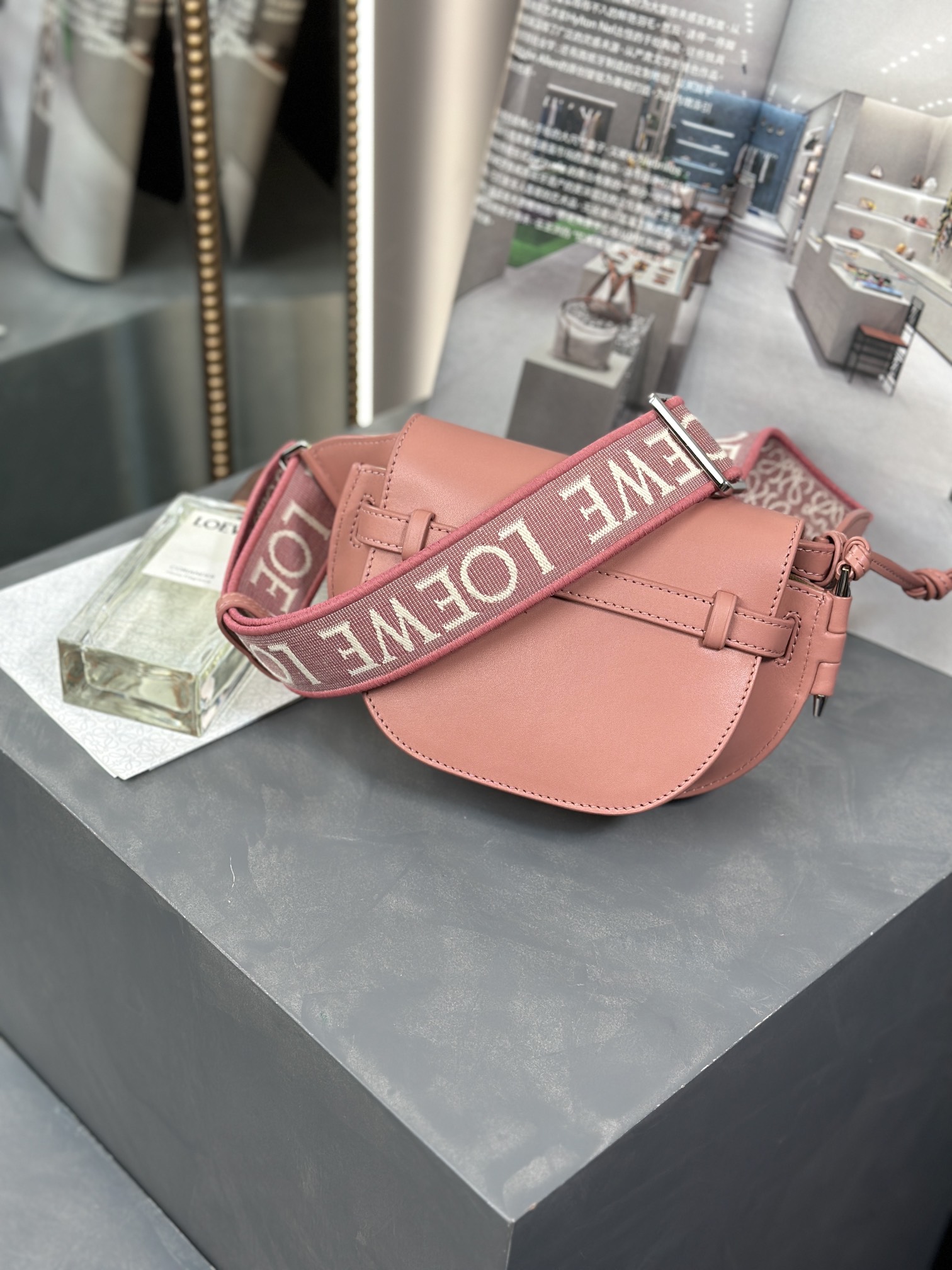 Handbags LOEWE   size:15*12.5*9cm - vstockx