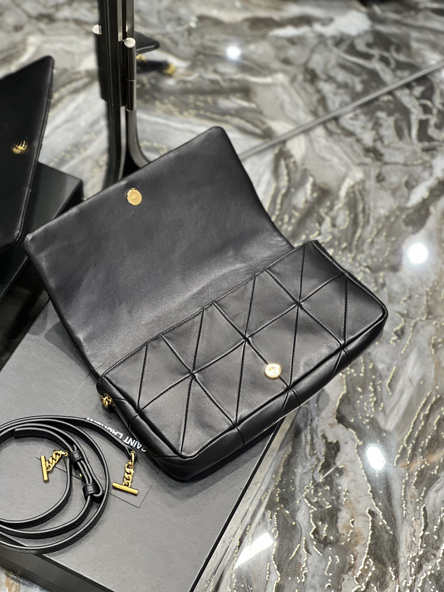 Handbags SAINT LAURENT 605026 size 26.5  14  6 cm - vstockx