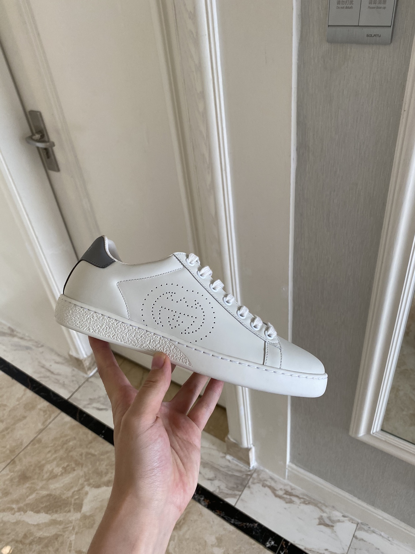 Gucci Women's Ace sneaker with bee sneaker 4 - vstockx