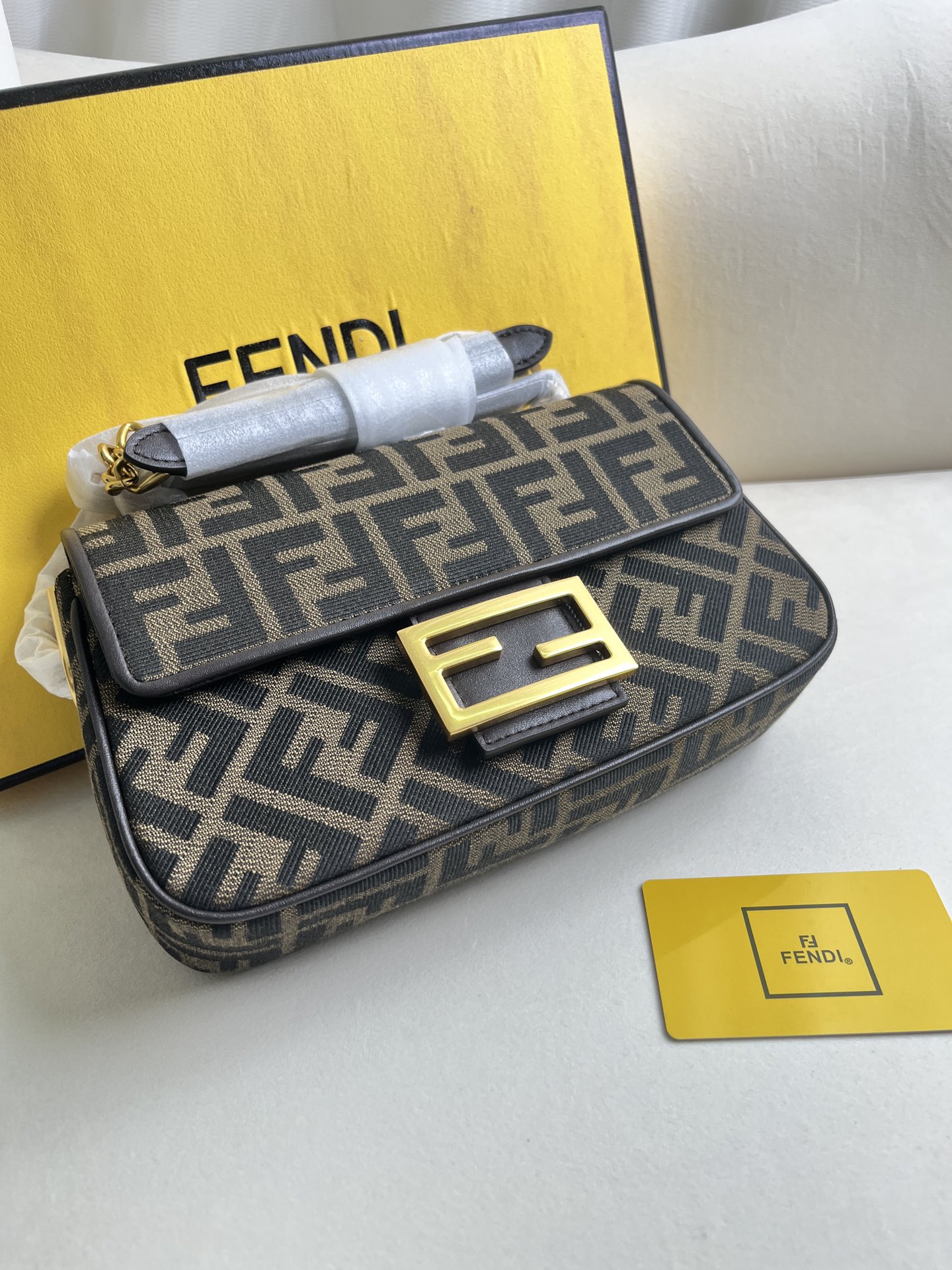 handbags FENDI 7001 size:14.5*24*7cm - vstockx