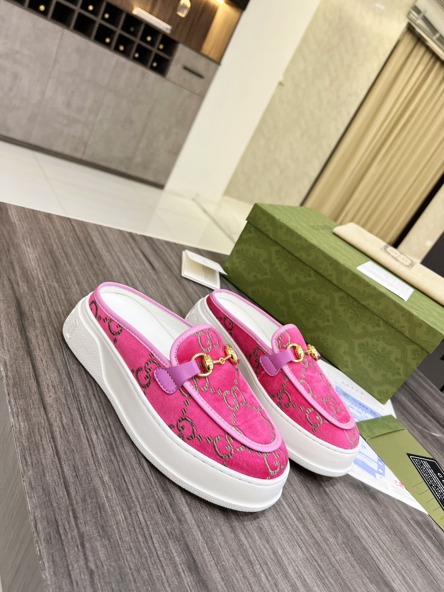 Gucci Women's WOMEN 6 - vstockx